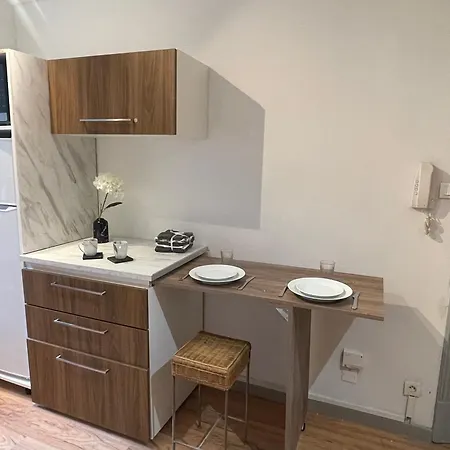 Appartement Petit Cocon Emplacement Ideal Centre Ville, Place De Pierre Rdc 25m2